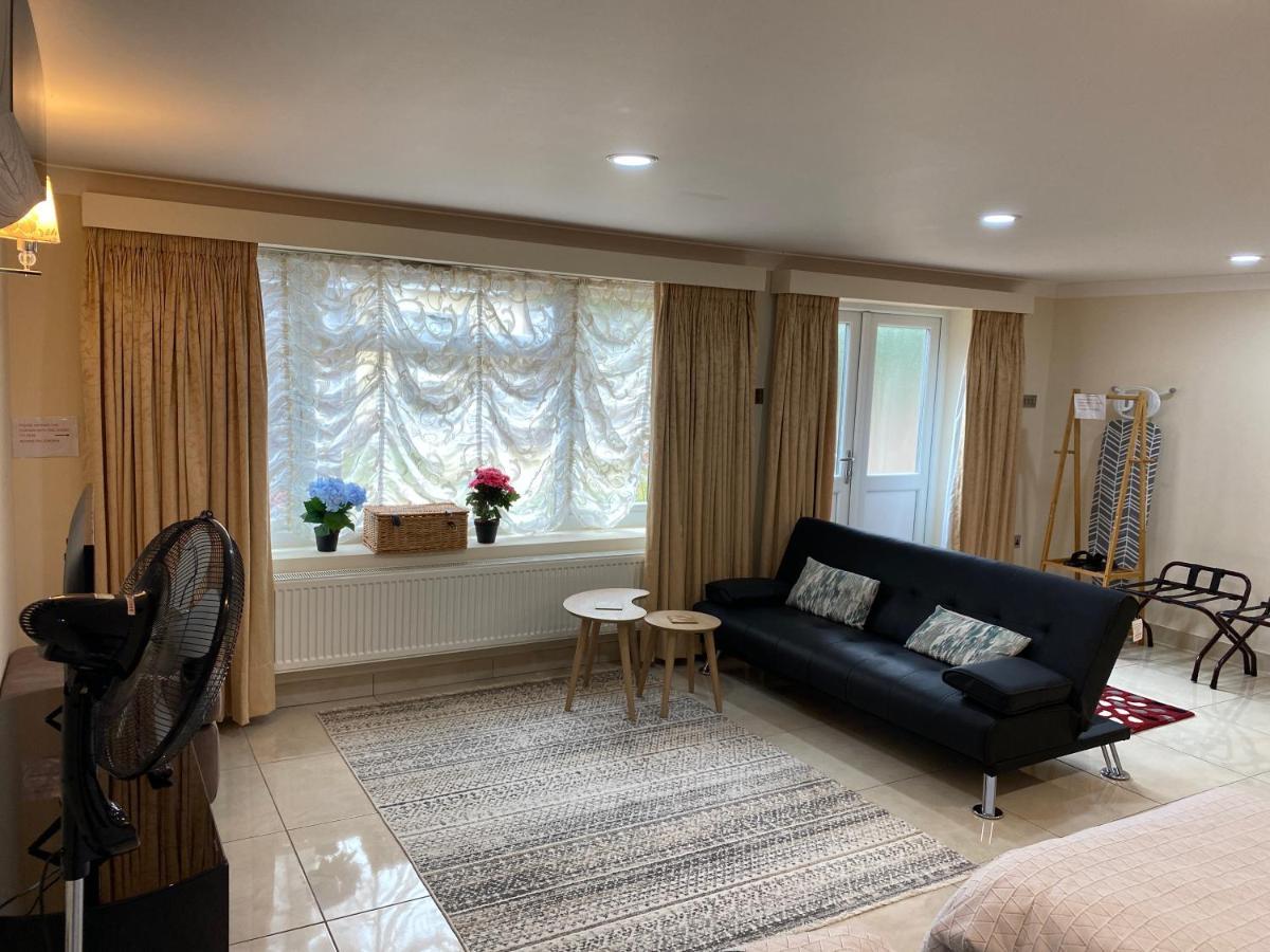 Studio Flat Gants Hill With Free Parking Redbridge Exterior photo